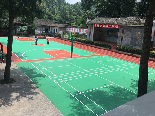 吉首鳳凰縣培民學(xué)校塑膠籃球場，羽毛球場順利完工